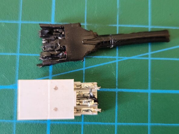 Removing the USB connector from a moulded cable, Cleaning and finalizing: 5 단계, 이미지 3개 중 1개