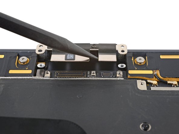 MacBook Air 2022 (M2) Battery Replacement, Disconnect the logic board connectors: crwdns2935265:019crwdnd2935265:03crwdnd2935265:03crwdne2935265:0