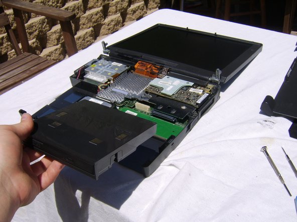 Disassembling the Compaq Armada 7800: crwdns2935265:07crwdnd2935265:02crwdnd2935265:02crwdne2935265:0