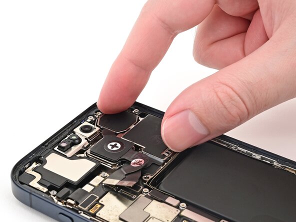 iPhone 15 Pro Front Camera Assembly Replacement, Install the rear camera assembly: étape 38, image 3 de 3