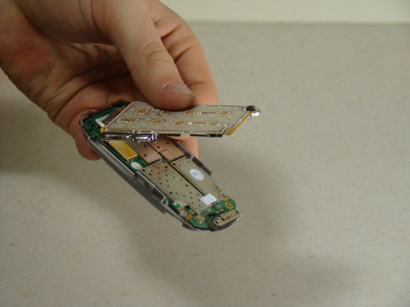 Motorola E815 Keypad Replacement: crwdns2935265:010crwdnd2935265:02crwdnd2935265:02crwdne2935265:0