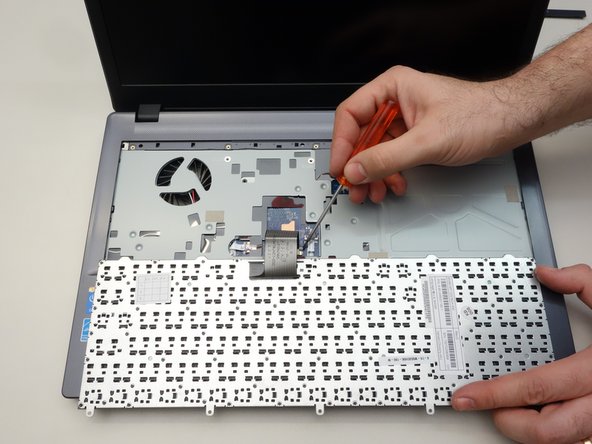 why! W650SZ Remplacement de la carte mère, Retirer le clavier (suite): crwdns2935265:012crwdnd2935265:03crwdnd2935265:03crwdne2935265:0