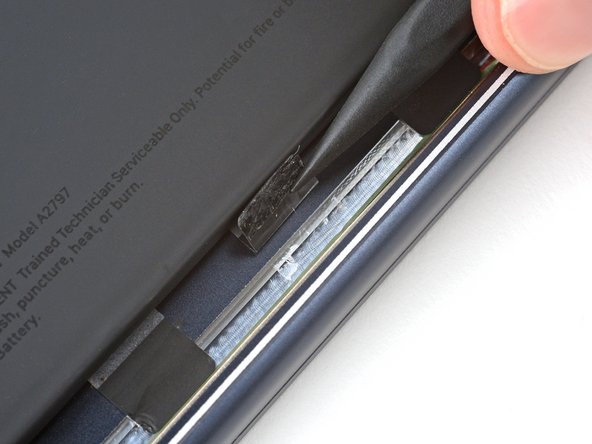 MacBook Air 15" 2024 Battery Replacement, Peel up the stretch-release pull tabs: crwdns2935265:019crwdnd2935265:02crwdnd2935265:03crwdne2935265:0