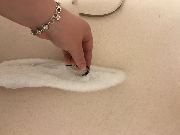 How to Fix Your Cosplay Rabbit Ears: crwdns2935265:03crwdnd2935265:03crwdnd2935265:03crwdne2935265:0