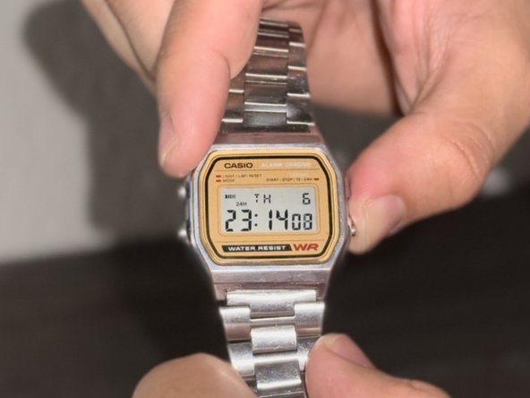 How to Remove the Scratches from an Acrylic Watch Face: crwdns2935265:07crwdnd2935265:03crwdnd2935265:03crwdne2935265:0