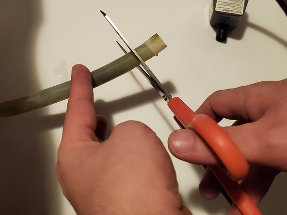 How to Adjust a Garden Fountain Hose: step 3, image 3 of 3