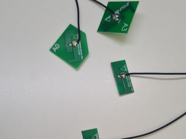 Disassembling the Livebox Router: step 4, image 2 of 3