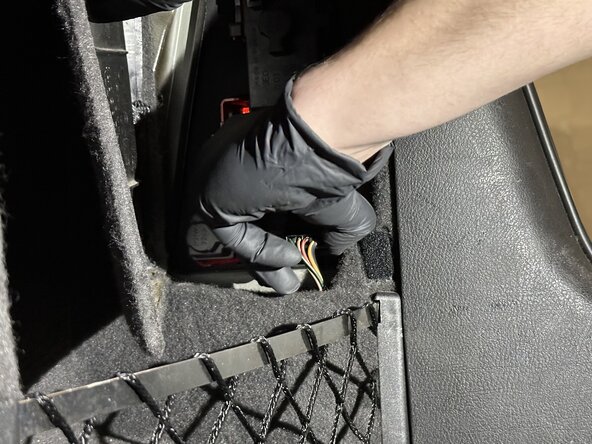 2005 Volkswagen Jetta Tail Light Replacement Guide: step 3, image 2 of 3