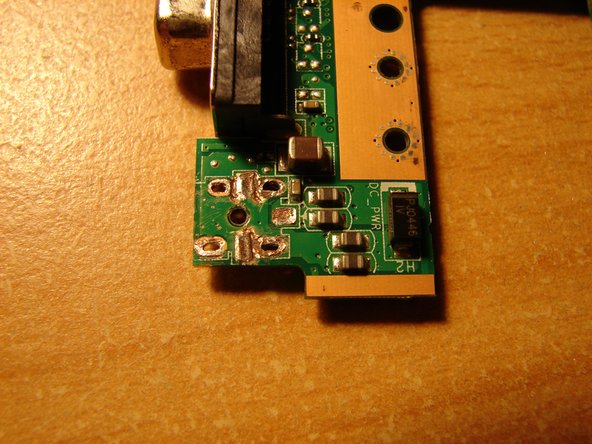 ASUS Eee PC 1001PX Charging Socket Replacement, Replacing the Charging Plug 1/2: crwdns2935265:011crwdnd2935265:02crwdnd2935265:03crwdne2935265:0