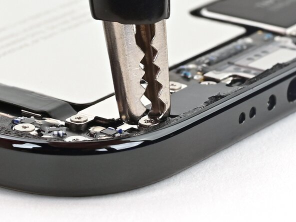 iPhone Air Battery Replacement, Attach the alligator clips: crwdns2935265:025crwdnd2935265:03crwdnd2935265:03crwdne2935265:0