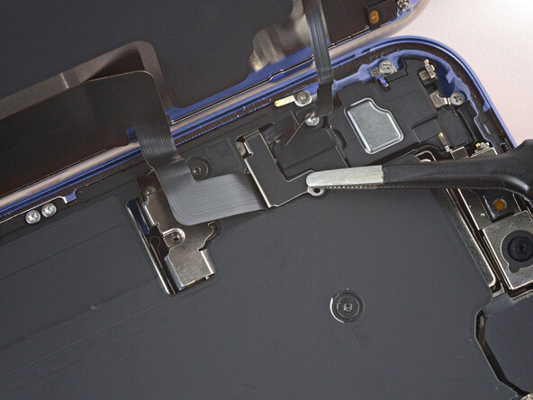 iPhone 17 Pro Battery Replacement, Remove the covers: crwdns2935265:020crwdnd2935265:01crwdnd2935265:03crwdne2935265:0