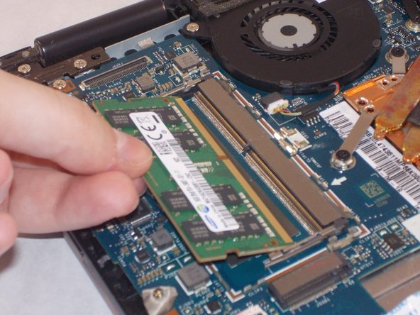 Lenovo Yoga 710-15ISK RAM Replacement: crwdns2935265:04crwdnd2935265:03crwdnd2935265:03crwdne2935265:0