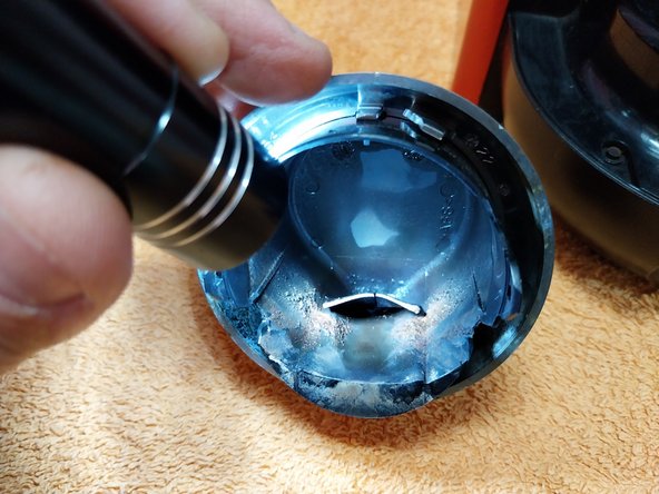 Nespresso Delonghi EN 95.R coffee machine Cleaning parrot beak coffee outlet clogged (Leaks coffee into case).: step 8, image 3 of 3