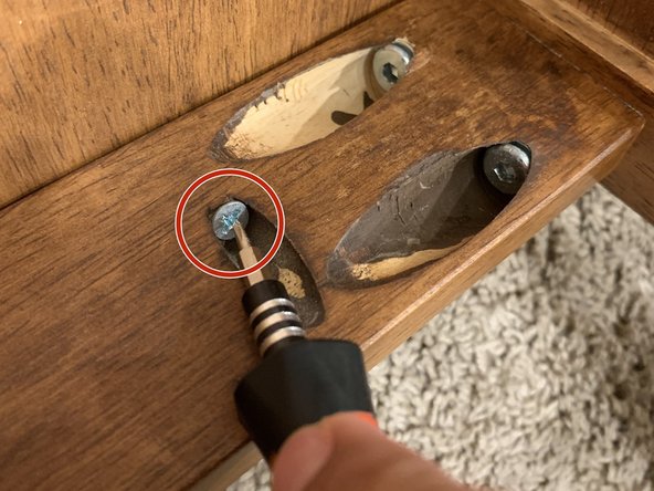 Fixing  a chair that squeaks: crwdns2935265:03crwdnd2935265:02crwdnd2935265:02crwdne2935265:0