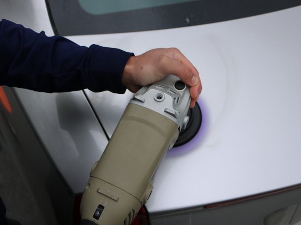 How to Repair a Scratch On a Car: crwdns2935265:09crwdnd2935265:03crwdnd2935265:03crwdne2935265:0