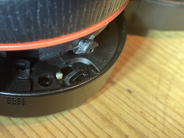 Jabra Evolve 75 battery replacement, opening the case: crwdns2935265:04crwdnd2935265:02crwdnd2935265:03crwdne2935265:0