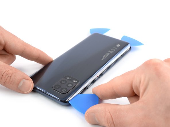 Xiaomi Mi 10 Lite Screen Replacement, Slice the adhesive: crwdns2935265:04crwdnd2935265:03crwdnd2935265:03crwdne2935265:0