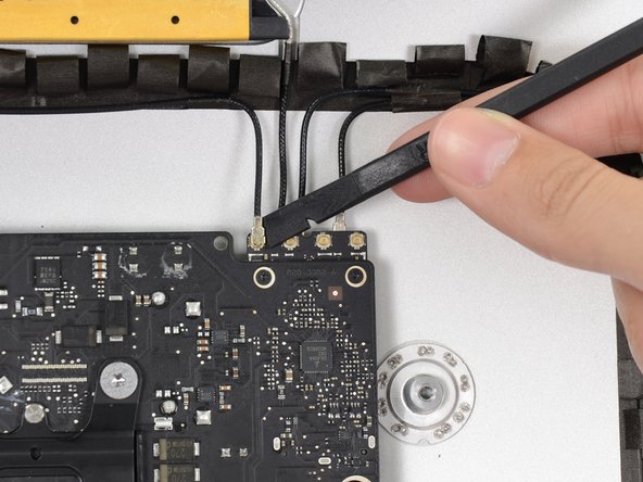 iMac Intel 21.5" EMC 2544 Logic Board Replacement: crwdns2935265:056crwdnd2935265:03crwdnd2935265:03crwdne2935265:0