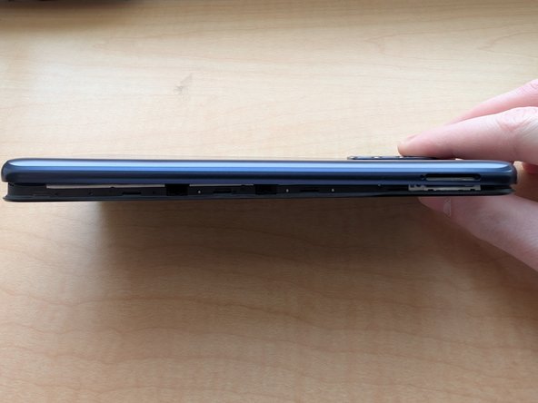 Motorola Moto G Play (2023) Teardown, Remove part of the back plate: crwdns2935265:02crwdnd2935265:03crwdnd2935265:03crwdne2935265:0