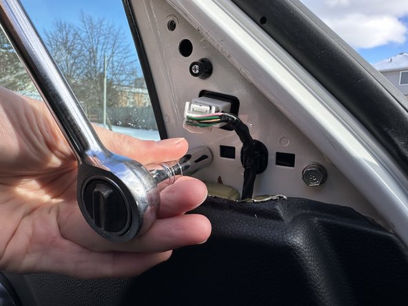 2014-Present Kia Soul Side Mirror Replacement: crwdns2935265:03crwdnd2935265:03crwdnd2935265:03crwdne2935265:0