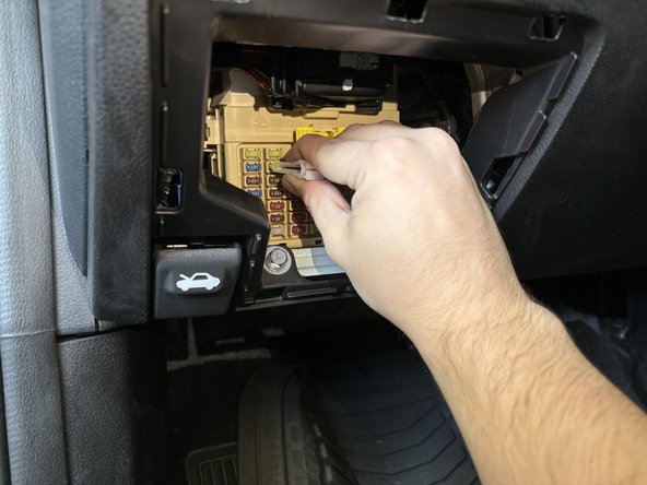 2021 Kia Rio Driver Side Fuse Replacement: stap 0, afbeelding 2 van 3