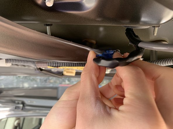 2004-2006 Scion xB Handgreep achterklep vervangen: stap 5, afbeelding 2 van 3