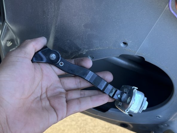 2006 Infiniti G35 Coupe Passenger Side Door Checker Replacement: crwdns2935265:010crwdnd2935265:03crwdnd2935265:03crwdne2935265:0