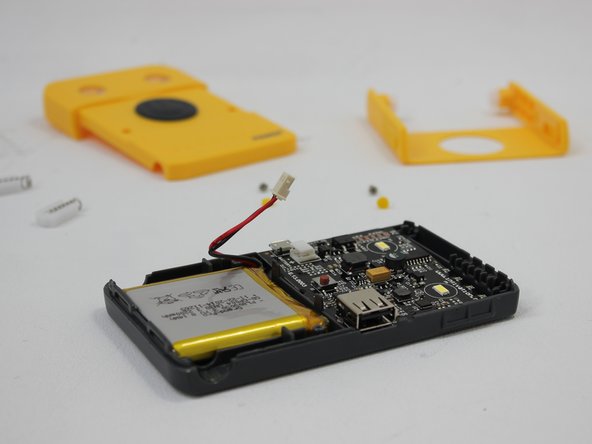 Waka Waka Power Plus Solar Panel Replacement, Remove the battery: crwdns2935265:04crwdnd2935265:02crwdnd2935265:03crwdne2935265:0