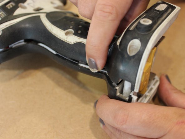 Makita BTD142 Trigger Switch Replacement, Housing: crwdns2935265:04crwdnd2935265:02crwdnd2935265:03crwdne2935265:0