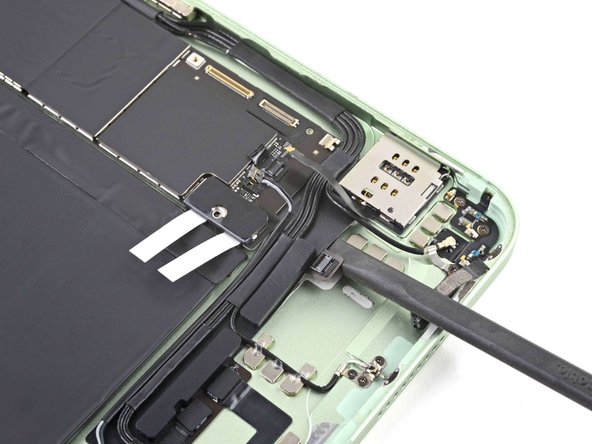 iPad Air 4 Battery Replacement, Lift the logic board: stap 0, afbeelding 2 van 3