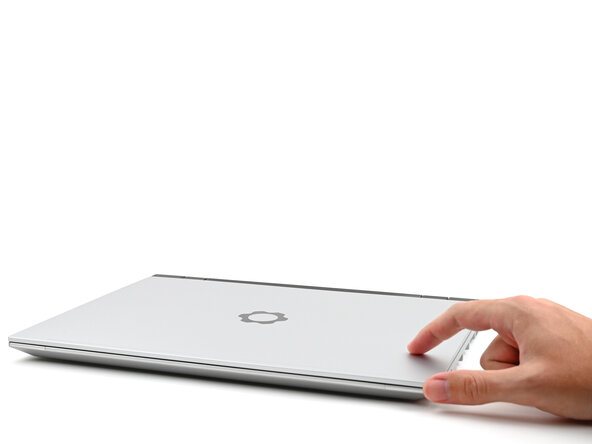 Framework Laptop 16 DIY Edition Quick Start Guide, Open the laptop: crwdns2935265:02crwdnd2935265:01crwdnd2935265:02crwdne2935265:0