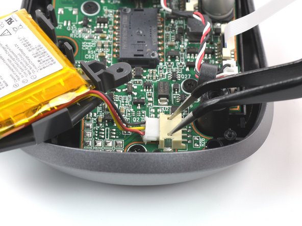 Logitech MX Anywhere 3 for Mac Battery Replacement, Disconnect the battery: crwdns2935265:014crwdnd2935265:02crwdnd2935265:02crwdne2935265:0