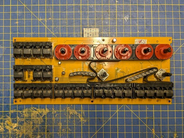 Behringer Powerplay P16-M button and controls board removal, Remove the board: passo 6, immagine 3 di 3