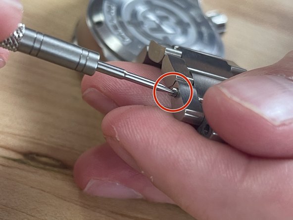 Helm Khuraburi Watch Adjustment and Sizing Guide, Adding a Link to the Bracelet: crwdns2935265:05crwdnd2935265:02crwdnd2935265:02crwdne2935265:0