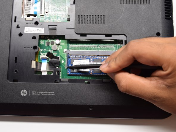 HP Pavilion 15-d017cl RAM Replacement: step 6, image 2 of 3