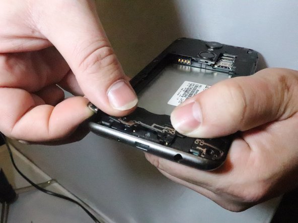 LG Fortune Rear Camera Replacement, Motherboard: crwdns2935265:03crwdnd2935265:02crwdnd2935265:03crwdne2935265:0