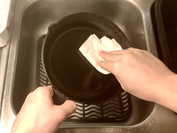 How to Fix Sticky Surfaces on a Cast Iron Skillet: crwdns2935265:04crwdnd2935265:03crwdnd2935265:03crwdne2935265:0