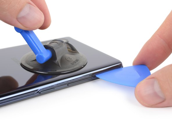 Samsung Galaxy Note10+ 5G Teardown: step 4, image 2 of 3