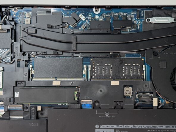 Dell Precision 3541 RAM Replacement: 手順 2、 2の画像 1