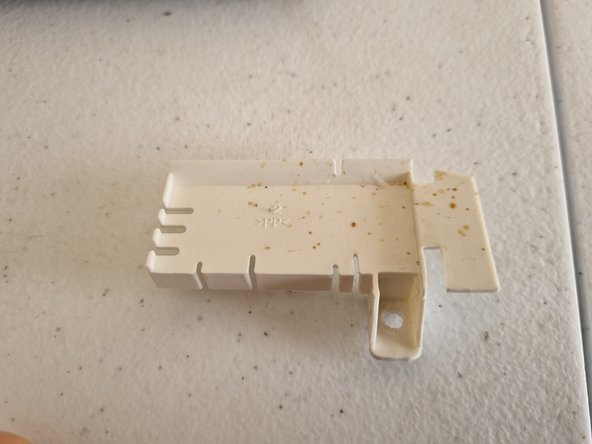 Midea FC307B Rice Cooker Teardown, Screws from the bottom: crwdns2935265:06crwdnd2935265:02crwdnd2935265:02crwdne2935265:0