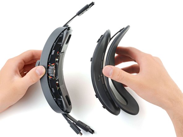 HTC Vive XR Elite Rear Padding Replacement, Separate the battery cradle halves: crwdns2935265:06crwdnd2935265:02crwdnd2935265:02crwdne2935265:0