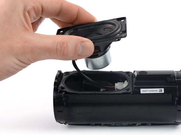 JBL Flip 5 Battery Replacement, Move the woofer: crwdns2935265:014crwdnd2935265:02crwdnd2935265:03crwdne2935265:0