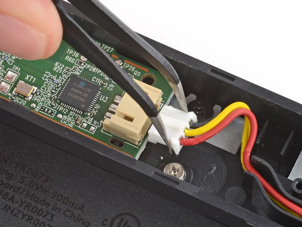 Logitech MX Keys Battery Replacement, Remove the battery: crwdns2935265:010crwdnd2935265:03crwdnd2935265:03crwdne2935265:0