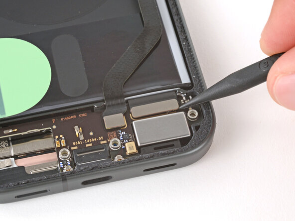 Google Pixel 10 Pro USB‑C Board Replacement, Disconnect the USB‑C board: crwdns2935265:020crwdnd2935265:01crwdnd2935265:03crwdne2935265:0