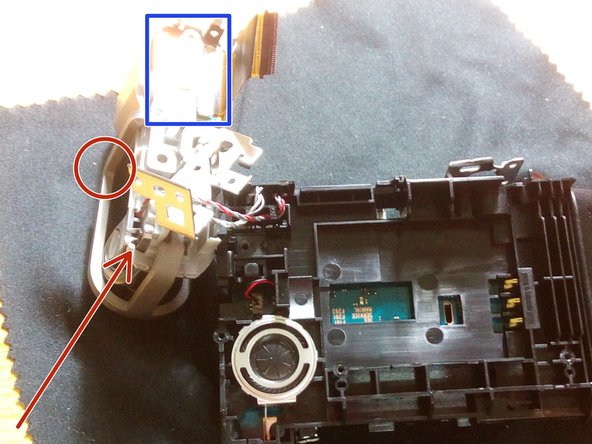 Desmontagem da câmera de vídeo Sony MV1, Remover a lente: crwdns2935265:05crwdnd2935265:03crwdnd2935265:03crwdne2935265:0