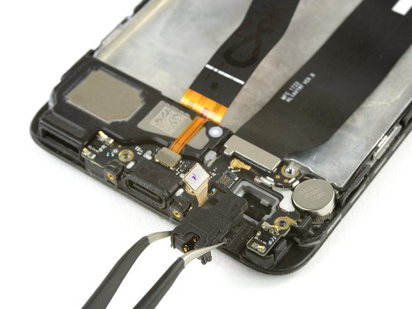 更换华为 P10 带中框的显示屏组件: 步骤 10 中的图像 2，3