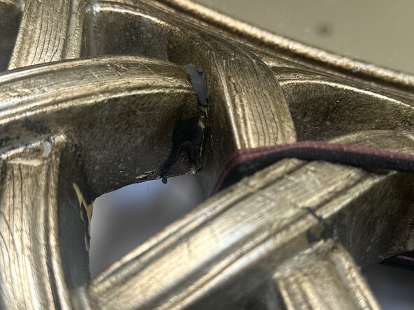 How to Fix a Mirror Frame: passo 4, immagine 2 di 2