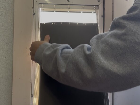 Changement de support de chatière PetSafe Extreme Weather en aluminium: étape 2, image 1 de 2