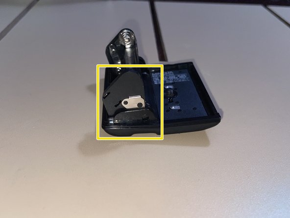 (AAA) Cleaning battery leakage (Maxxum 5000/7000), Reassemble the cover: crwdns2935265:07crwdnd2935265:03crwdnd2935265:03crwdne2935265:0