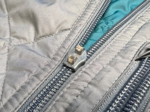 Coil Zipper Issue Diagnosis, ISSUE: Damaged slider: crwdns2935265:03crwdnd2935265:01crwdnd2935265:01crwdne2935265:0